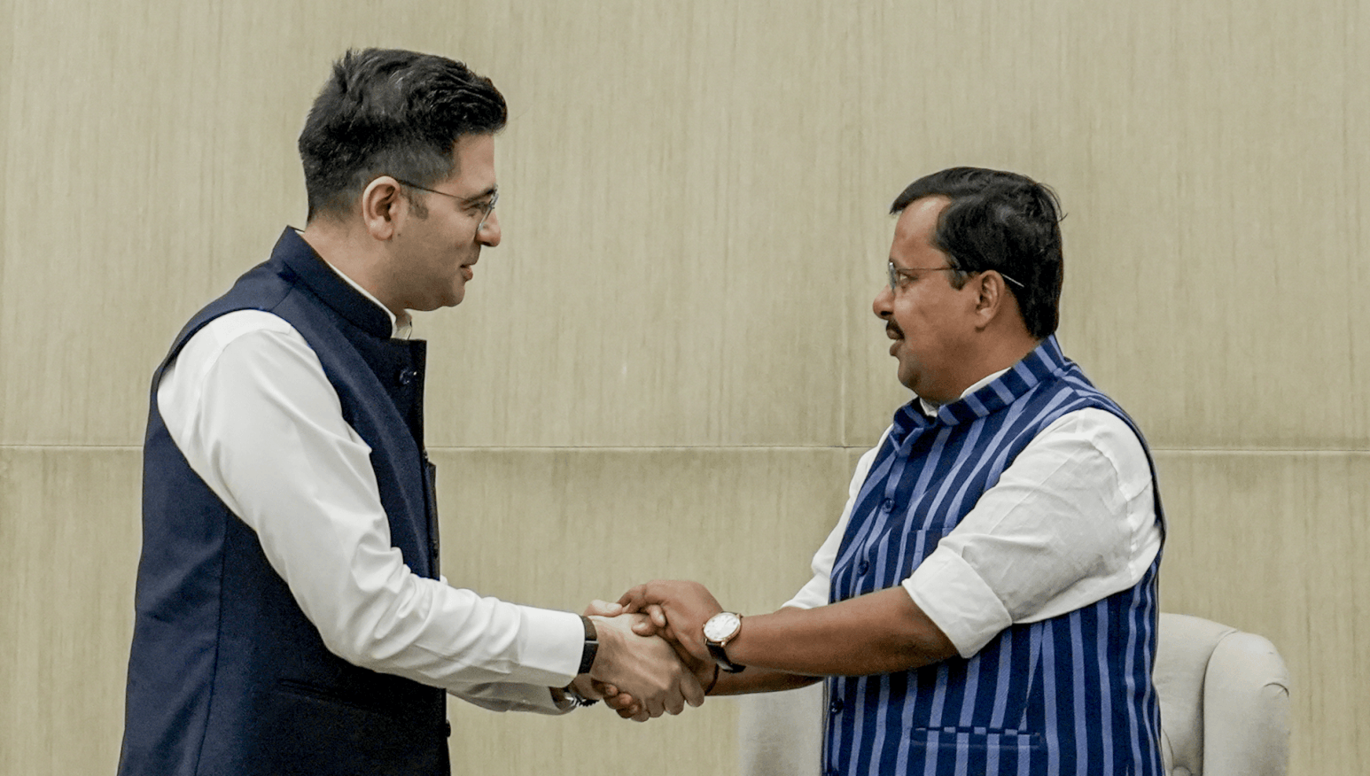 बीजेपी में शामिल हुए राघव चड्ढा, मिठाई खिलाकर नितिन नबीन ने किया स्वागत