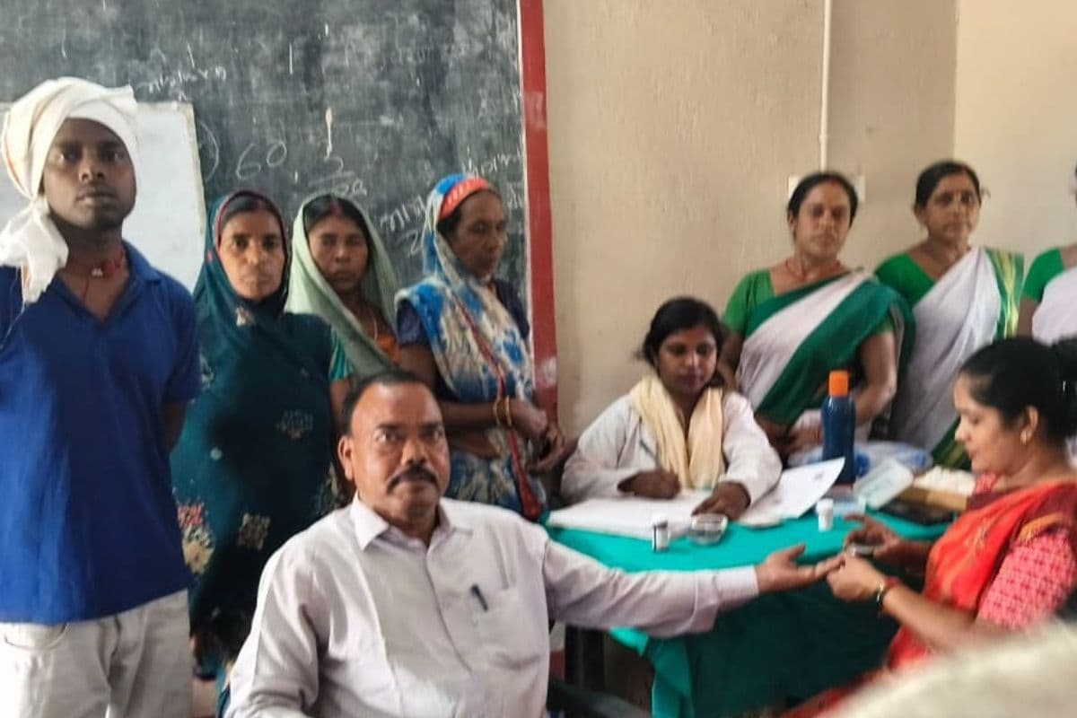 रामगढ़: वार्ड संख्या 26 में नि:शुल्क स्वास्थ्य शिविर का आयोजन, सैकड़ों लोगों की जांच