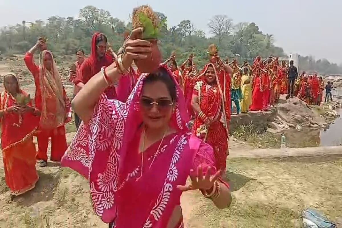 रामगढ़ की रोबा कॉलोनी के मां शीतला मंदिर की 23वीं वर्षगांठ, 251 महिलाओं ने निकाली भव्य कलश यात्रा