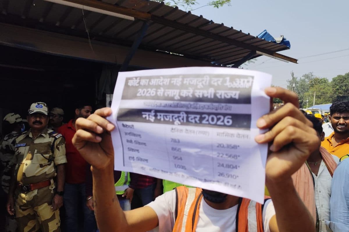 रामगढ़ में हाई-वोल्टेज ड्रामा, वेतन वृद्धि की मांग पर अड़े मजदूर, अधिकारियों से तीखी झड़प और धक्का-मुक्की