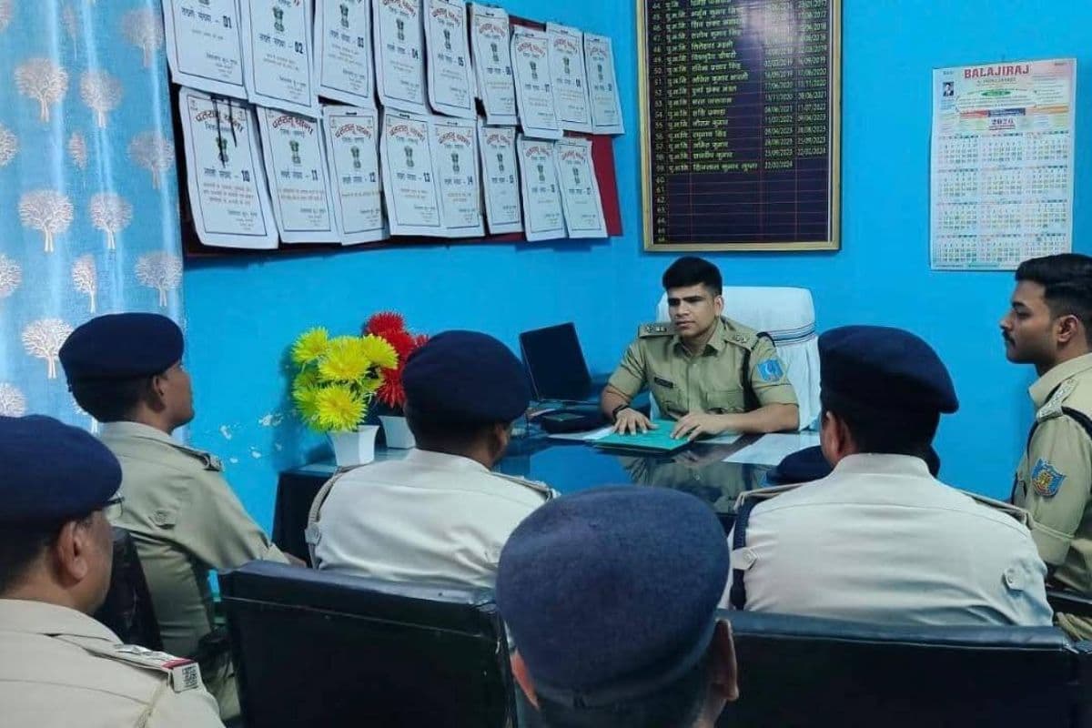 रामगढ़ पुलिस का 'डेली टारगेट' प्लान: SP ने 5 थानों का किया निरीक्षण, अब हर दिन मिलेगा 'टास्क ऑफ द डे'