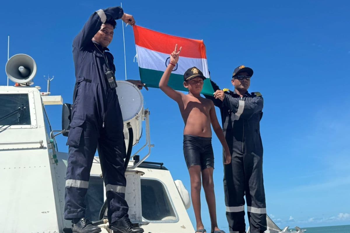 झारखंड के 7 साल के बच्चे का कमाल, पाक स्ट्रेट पार करने वाले बने दुनिया के सबसे कम उम्र के तैराक