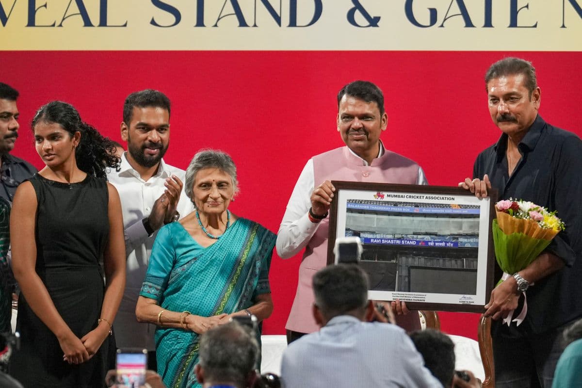 वानखेड़े स्टेडियम मे Ravi Shastri के नाम पर स्टैंड, MCA ने दिया बड़ा सम्मान