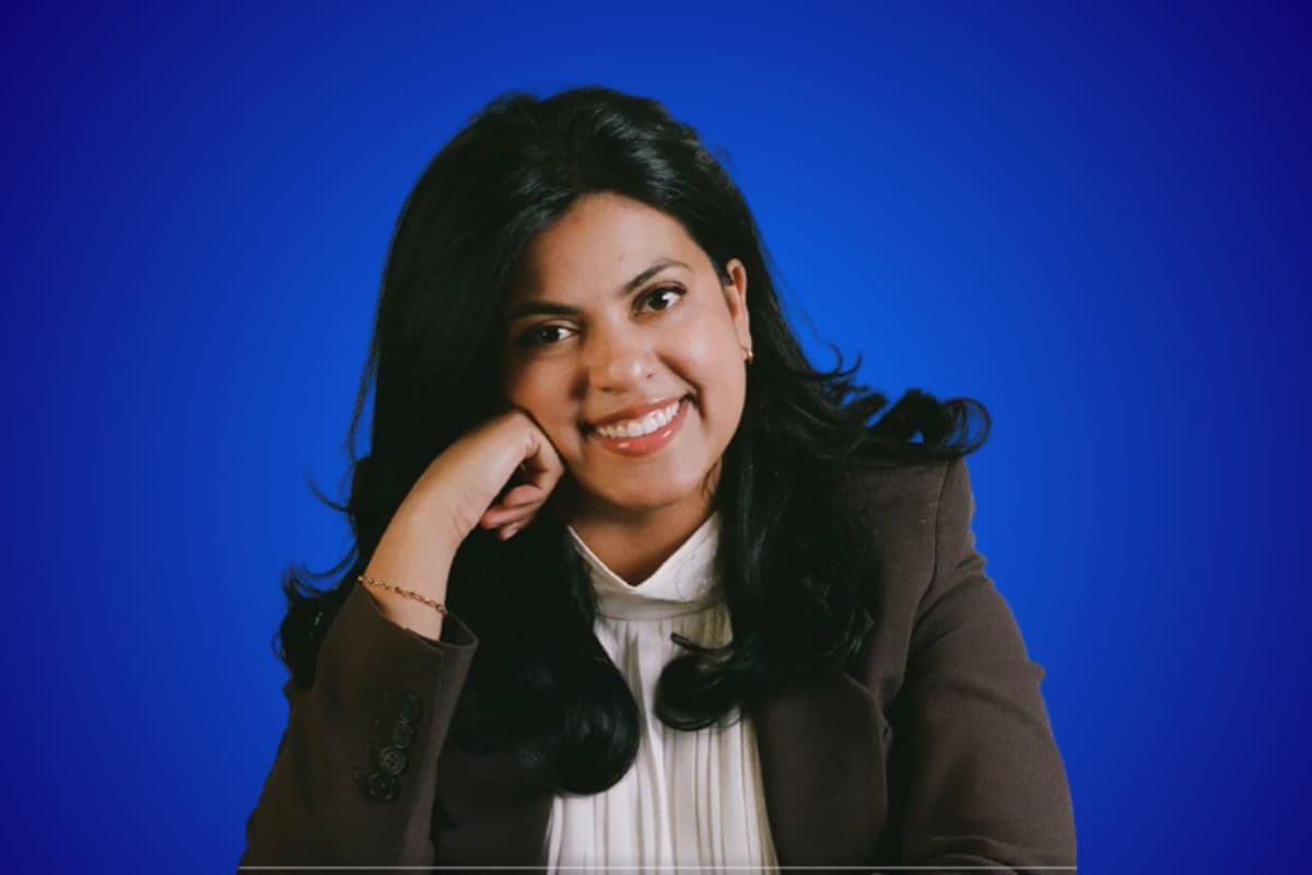 कौन हैं 31 साल की भारतवंशी रिनी संपत? अमेरिकी राजधानी में लड़ रहीं मेयर चुनाव