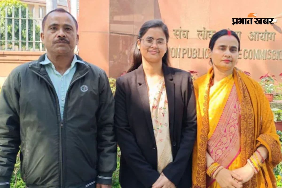 पिता करते हैं थैला प्रिंटिंग, बेटी बन गई अफसर, नवादा की रितिका को UPSC AIR 185