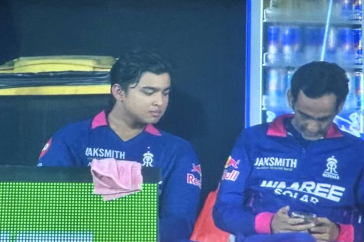 IPL 2026: डगआउट में फोन चलाना पड़ा भारी, राजस्थान रॉयल्स के मैनेजर को BCCI का नोटिस