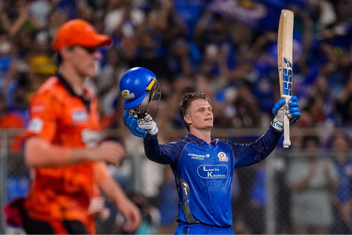 रिकेल्टन का तूफानी शतक, मुंबई ने SRH को दिया 244 रन का टारगेट