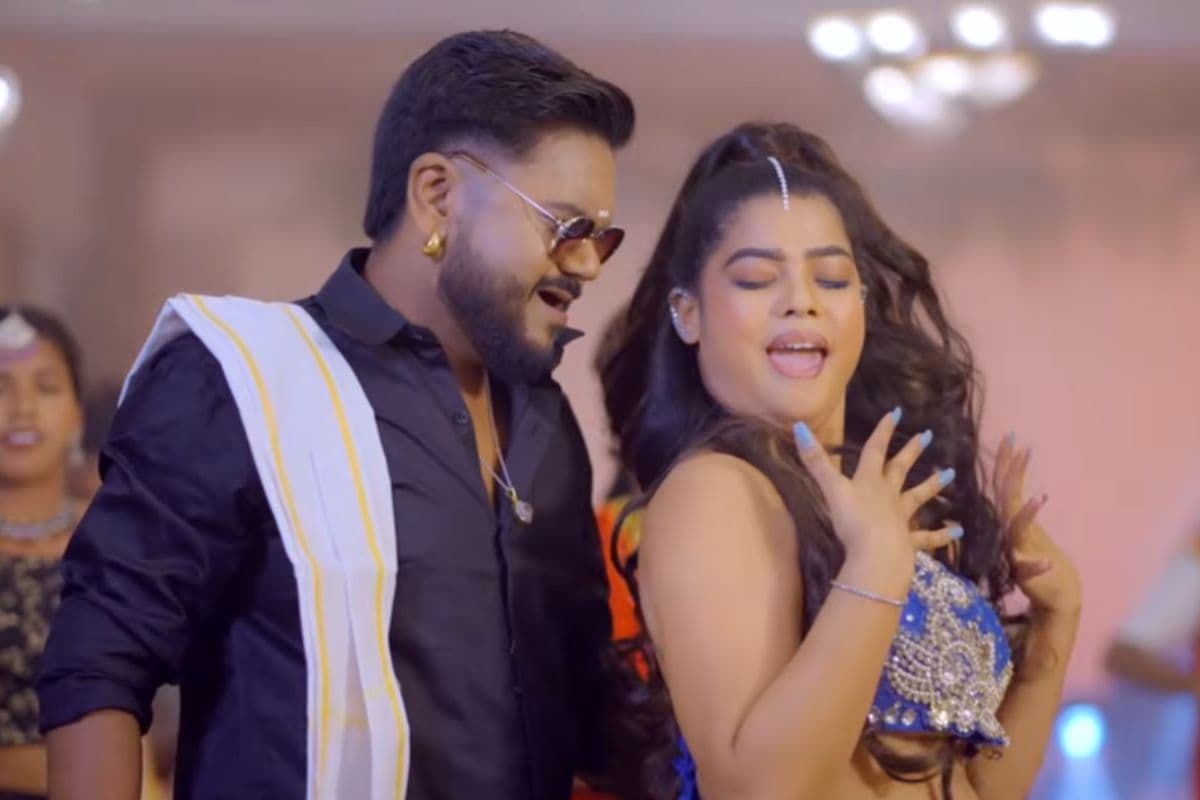 नया गाना 'फिगर मेंटेन रही' में दिखा सुनीता सिंह का कातिलाना लुक, ब्लू ड्रेस में समर सिंह के साथ जमाई महफिल