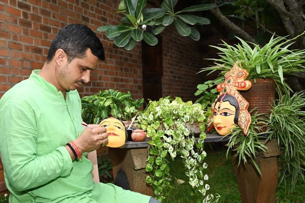 सरायकेला छऊ के मुखौटे से मिली पहचान, महापात्र परिवार पीढ़ियों से सहेज रहा विरासत