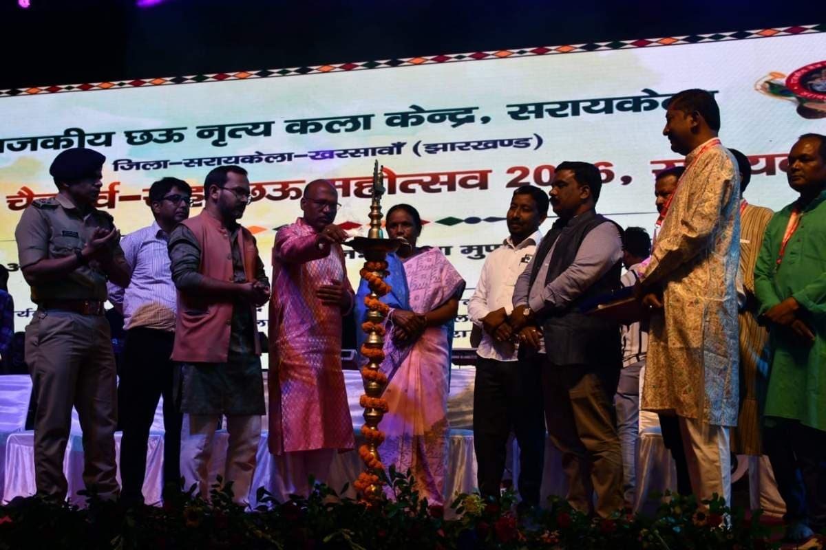 सरायकेला में तीन दिवसिय चैत्र पर्व सह छऊ महोत्सव का हुआ रंगारंग आगाज