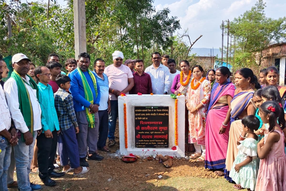 खरसावां में बासंती गागराई किया चार विकास योजनाओं का शिलान्यास