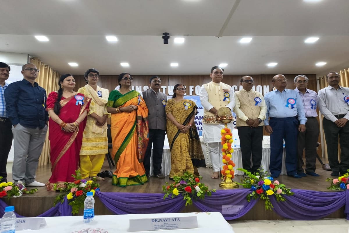 इंस्टिट्यूट फॉर एजुकेशन पहुंचे पूर्व सांसद प्रो राकेश सिन्हा, जीएसटी 2.0 का बताया उद्देश्य