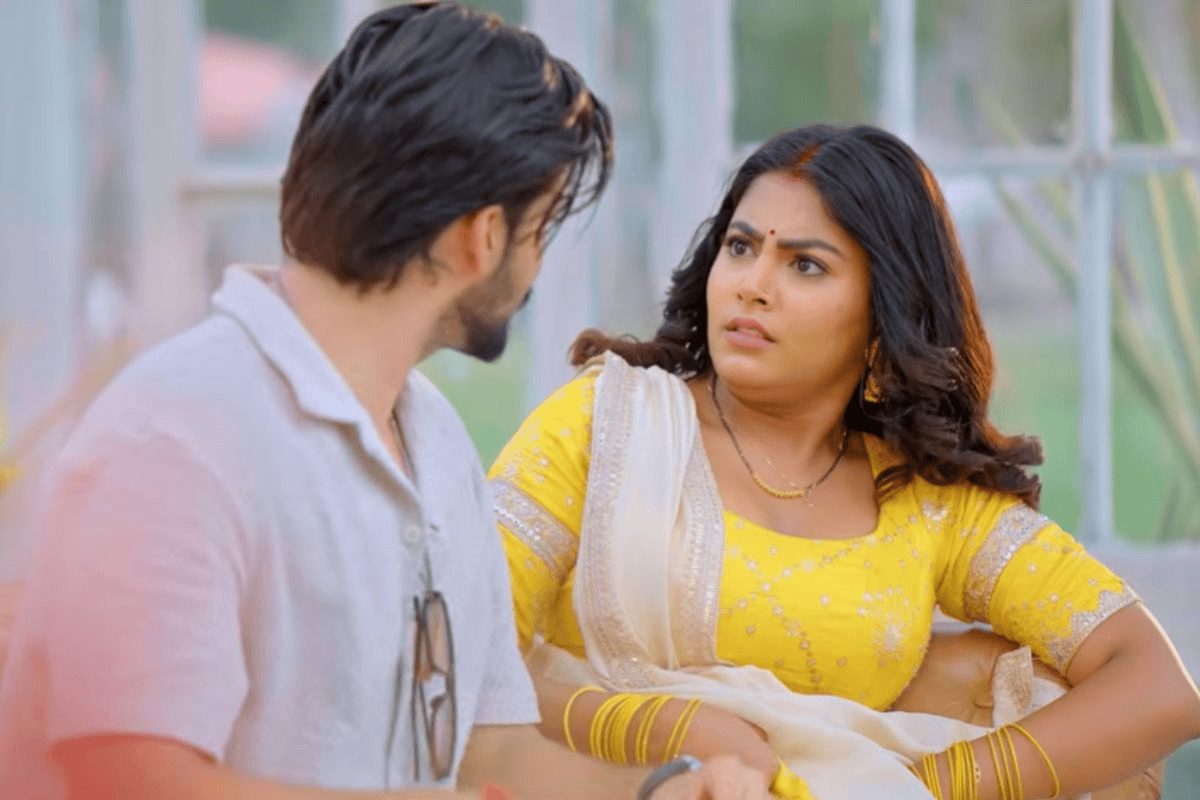 शिवानी सिंह का नया गाना 'बलमुआ बदल दिही का' रिलीज, पीले लहंगे में माही श्रीवास्तव ने बिखेरा जलवा