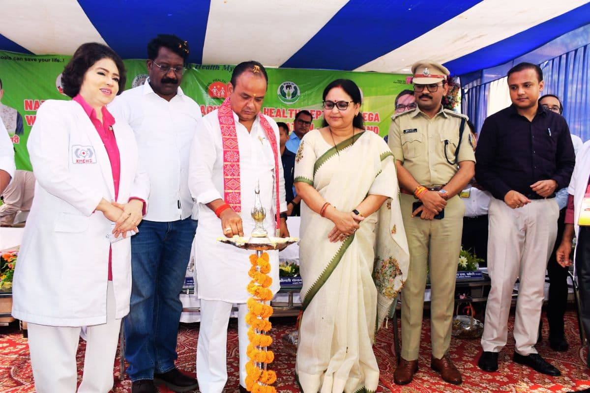 सिमडेगा में बोले डॉ इरफान अंसारी- कश्यप मेमोरियल अस्पताल में बच्चों की आंखों का होगा मुफ्त इलाज