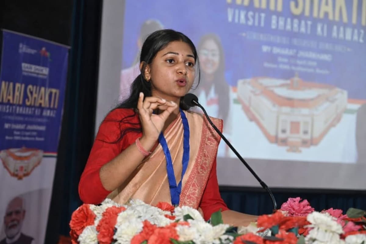 नारी शक्ति की मिसाल बनी सिमडेगा की संतोषी कुमारी, प्रधानमंत्री से वर्चुअल संवाद का मिला मौका