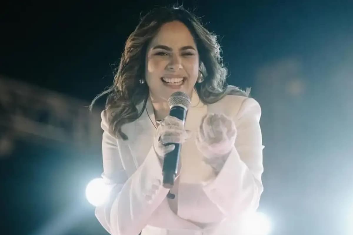 लाइव कॉन्सर्ट में फैन की हरकत से घबराईं सुनंदा शर्मा, चिल्लाकर रोकी परफॉर्मेंस