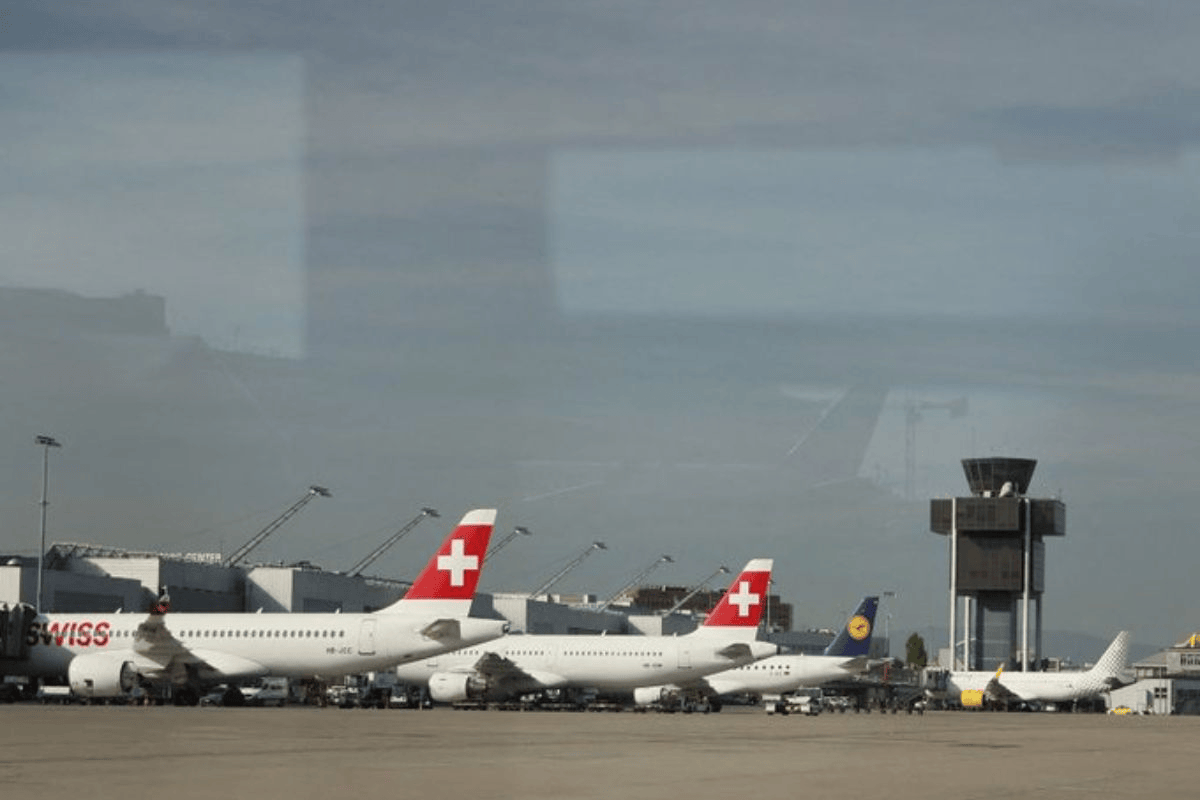 दिल्ली से ज्यूरिख जा रहे स्विस एयरफ्लाइट LX147 में लगी आग, इमरजेंसी स्लाइड के जरिए यात्रियों को बाहर निकाला गया