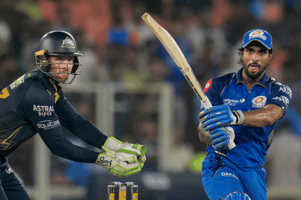 GT vs MI: तिलक वर्मा का दमदार शतक, एमआई ने जीटी को दिया 200 रनों का टारगेट