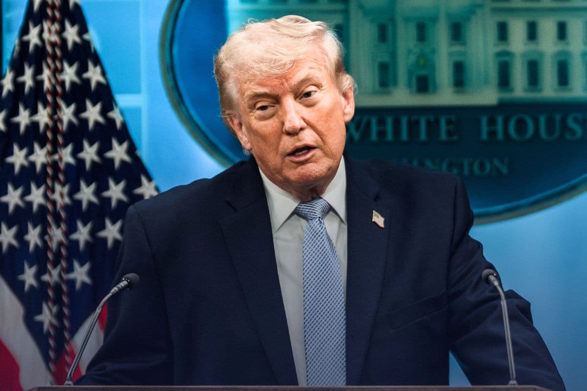 ईरान को हथियार दिए तो खैर नहीं, ट्रंप लगाएंगे 50% टैरिफ; न्यूक्लियर कचरा हटाने पर भी सख्त पाबंदी