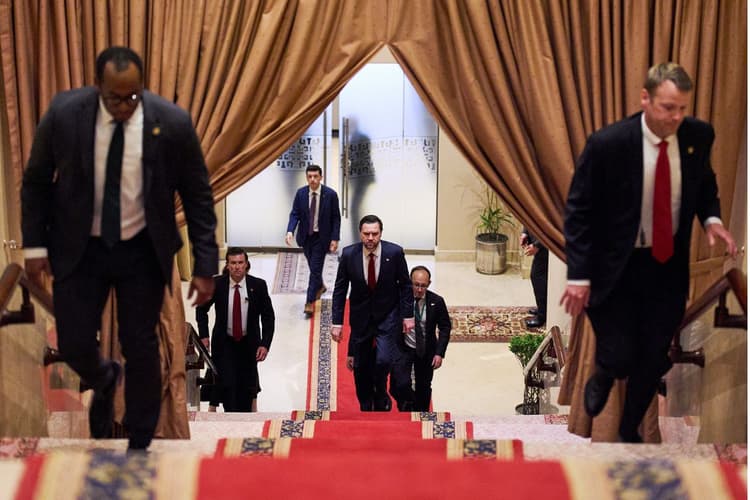 ईरान होर्मुज पर अड़ा, जंग खत्म करने के लिए तैयार नहीं इजराइल, इस्लामाबाद में 4 घंटे की शांति वार्ता में जानें क्या-क्या हुआ