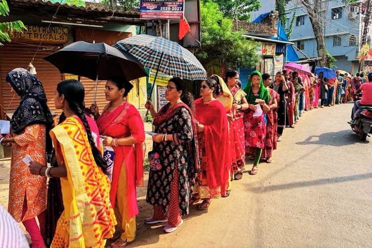 बंगाल चुनाव 2026: दक्षिण बंगाल की 142 सीटों पर महामुकाबला, भवानीपुर में ममता-शुभेंदु की प्रतिष्ठा दांव पर