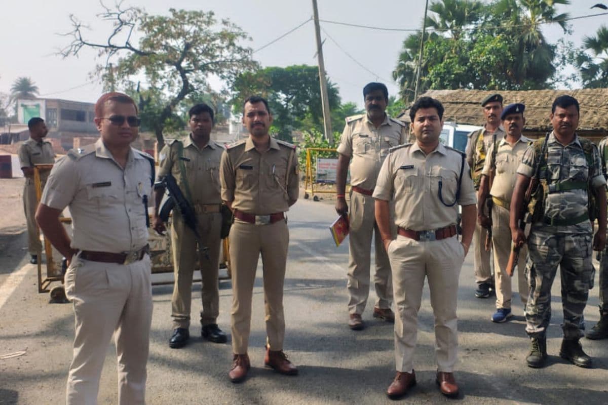 बंगाल चुनाव को लेकर साहिबगंज में 'हाई अलर्ट': बॉर्डर पर पुलिस का कड़ा पहरा, चप्पे-चप्पे पर चेकिंग
