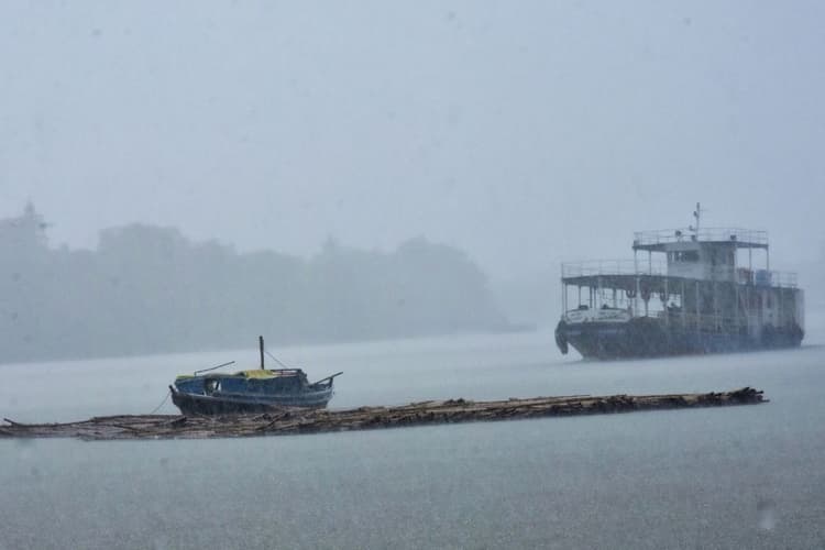 बंगाल में तांडव मचायेगा काल बैसाखी! कई जिलों के लिए येलो अलर्ट, 60 किमी की रफ्तार से चलेगी आंधी