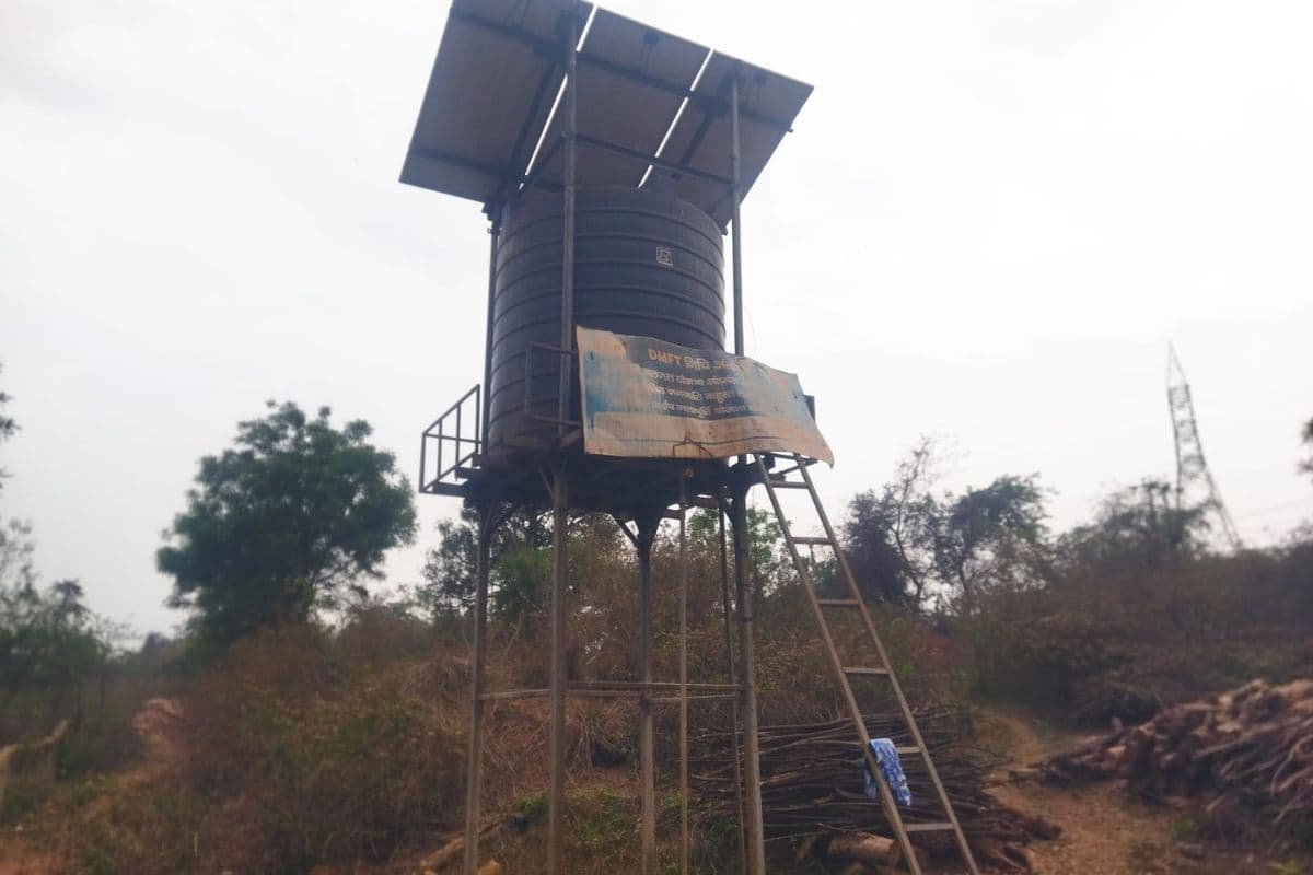 शो पीस बनीं 'सोलर जल मीनारें'! DMFT फंड के लाखों रुपये डकार गए अफसर? पश्चिमी सिंहभूम की जनता भड़की