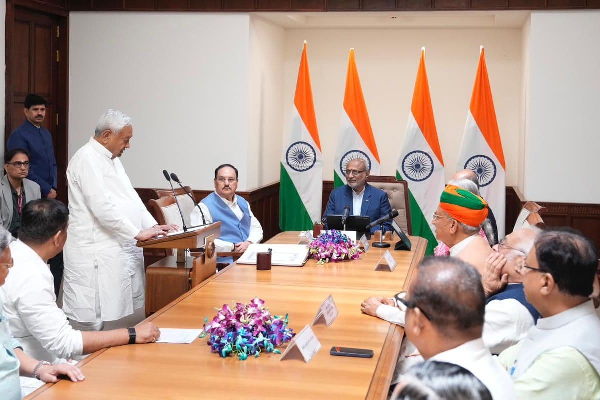 चारों सदनों के सदस्य बनने वाले दूसरे नेता बने नीतीश, इस दिन दे सकते हैं सीएम पद से इस्तीफा