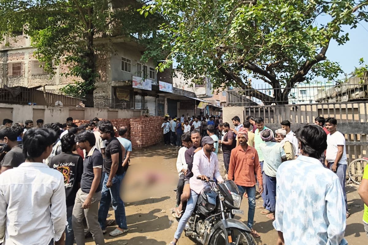 अररिया में युवक की बेरहमी से हत्या, सिर धड़ से किया अलग, हत्यारे की जमकर हुई पिटाई