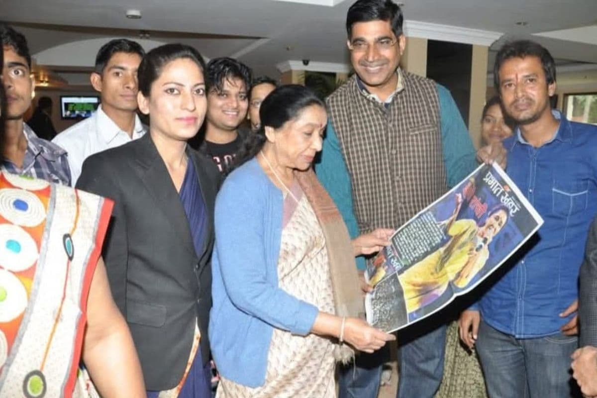 जब रांची में बारिश के बीच भी गूंजा आशा भोंसले का जादुई संगीत, 40 हजार दर्शक आये थे सुनने