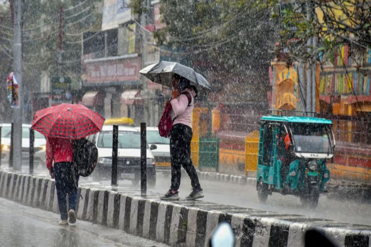 अगले 24 घंटे में बदलेगा मौसम, 12 जिलों में बारिश का अलर्ट, तेज हवा के साथ गरजेंगे बादल