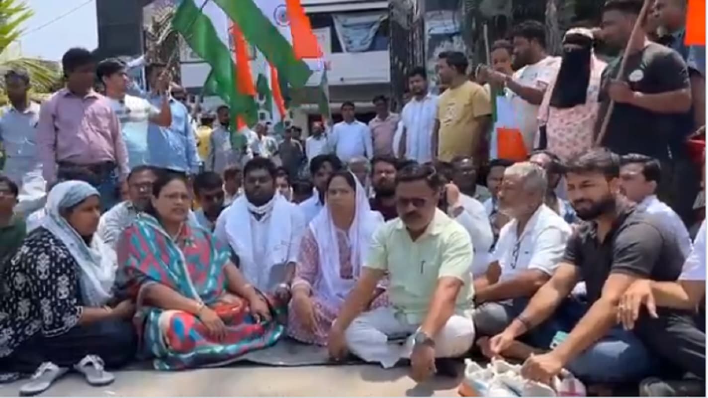 जजों पर हमला : बीजेपी ने तृणमूल नेता का वीडियो किया जारी, प्रदर्शनकारी के साथ दिखी सबीना