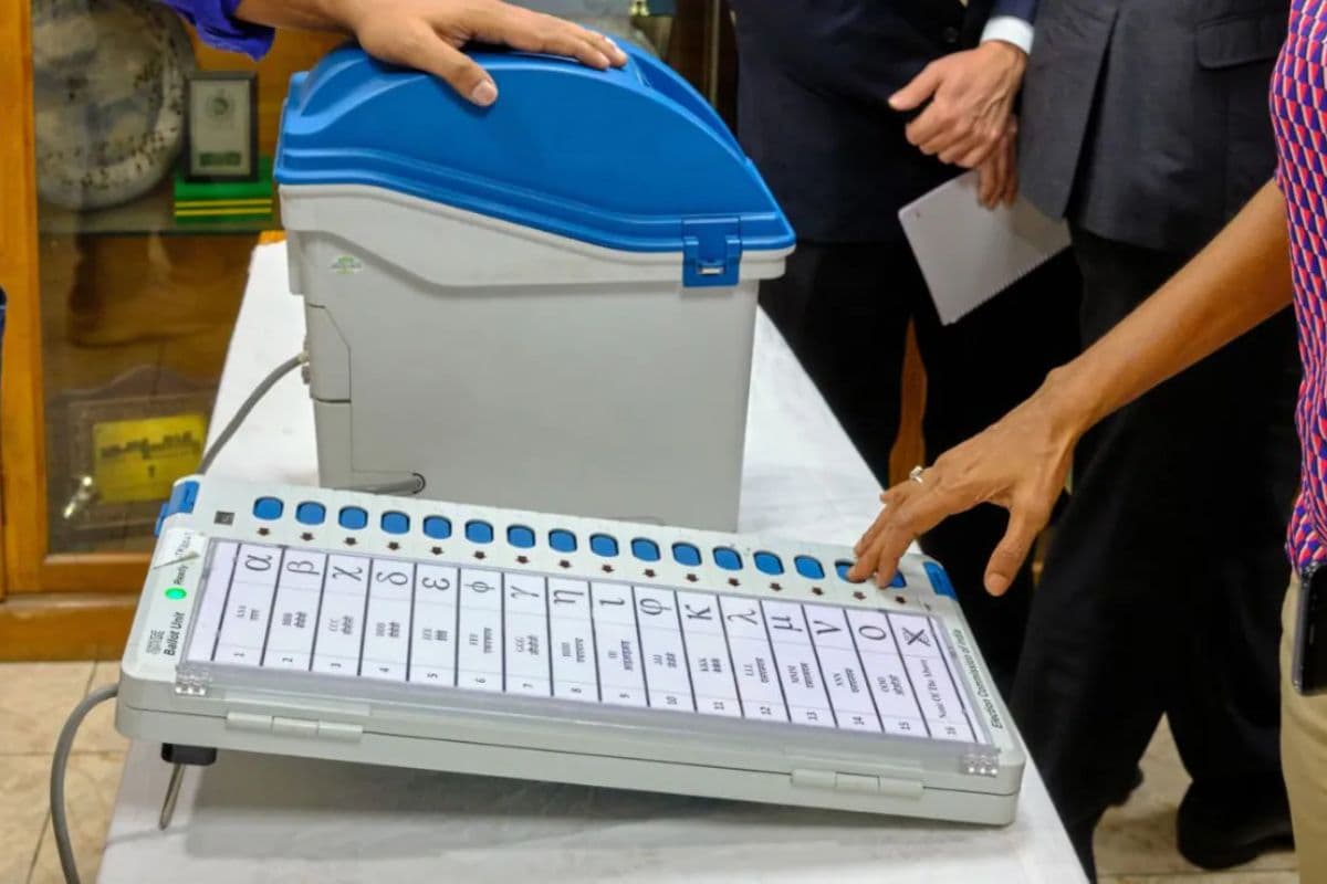 बिहार पंचायत चुनाव में पहली बार EVM से वोटिंग, हर बूथ पर लगेंगी 6 मशीनें, क्या है इलेक्शन कमीशन की तैयारी?