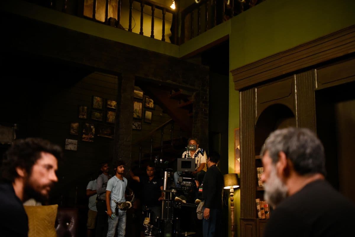 Bihar News: सिर्फ हीरो-हीरोइन ही नहीं, वेटर व ड्राइवर भी होंगे फिल्म क्रू का हिस्सा; अब स्थानीय वेंडर भी होंगे शॉर्टलिस्ट, सीधे बड़े प्रोडक्शन हाउस से जुड़ने का मौका