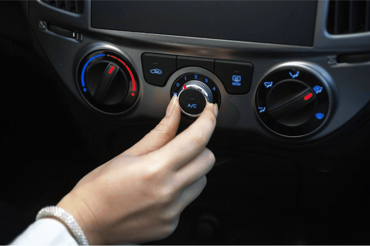 कार का AC नहीं दे रहा ठंडी हवा? बिना मेकैनिक के ऐसे करें फिक्स