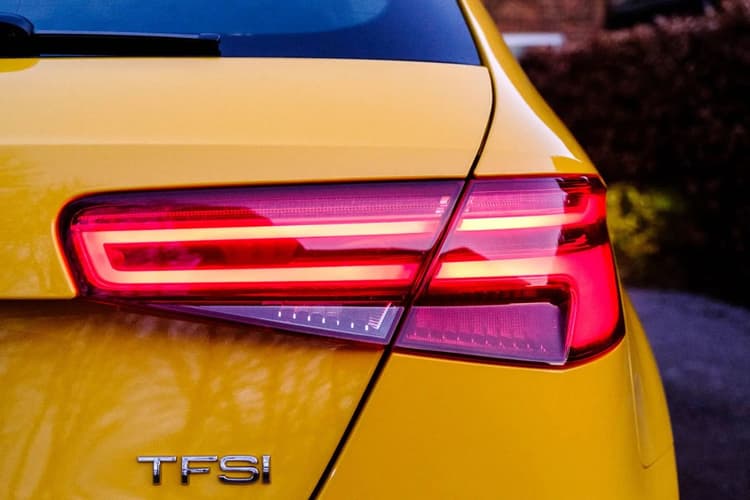 गाड़ी में इंडिकेटर ऑन करते ही क्यों आती है ‘टिक-टिक’ की आवाज? जानिए इसके पीछे की वजह