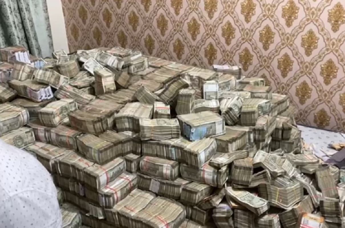 चुनाव से पहले कोलकाता में 1 करोड़ से अधिक नकदी बरामद, भाजपा ने तृणमूल पर उठाया सवाल