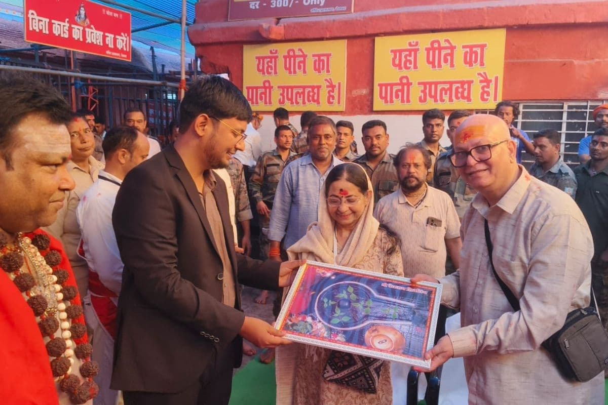 बाबा धाम में झारखंड हाईकोर्ट के चीफ जस्टिस महेश शरदचंद्र सोनक ने परिवार संग किया रुद्राभिषेक