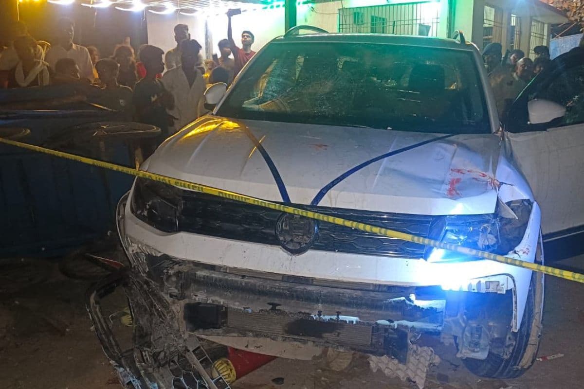 बिहटा में पुलिस से बचकर भागती कार ने कई ग्रामीणों को मारी टक्कर, गाड़ी से हथियारों का जखीरा बरामद