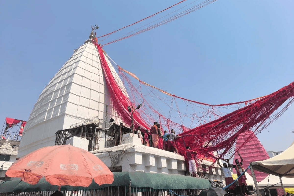बाबा बैद्यनाथ धाम में टूटा गठबंधन धागा, श्रद्धालुओं में धागे के लिए होड़