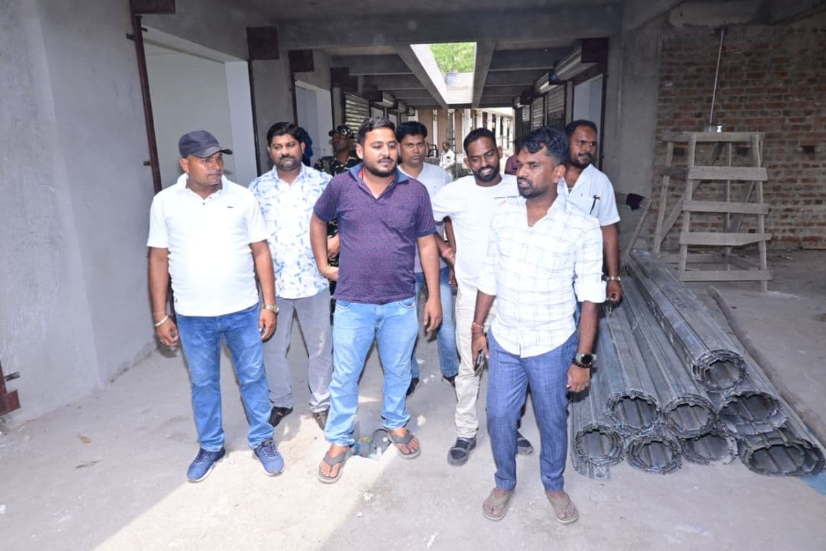 पोटका विधायक ने हाता में बन रहे बस स्टैंड-मार्केट कॉम्प्लेक्स का किया निरीक्षण, गुणवत्ता पर हुए सख्त