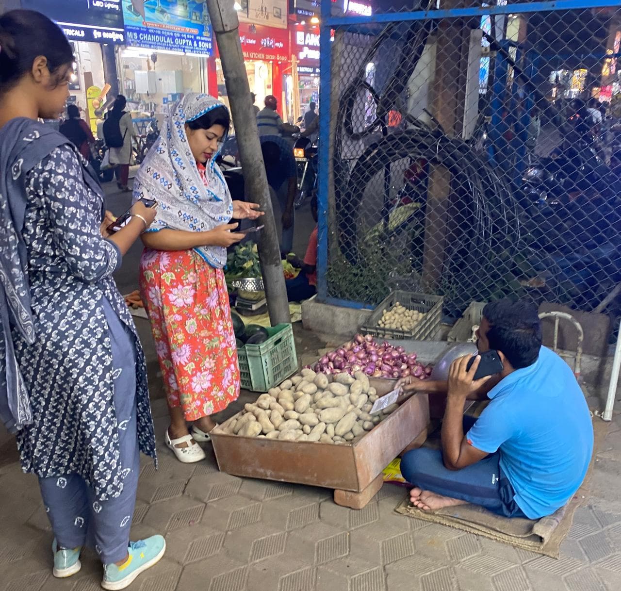 Rourkela News: होलसेल में मिल रहा छह रुपये, खुले बाजार में 15-20 रुपये किलो बिक रहा आलू