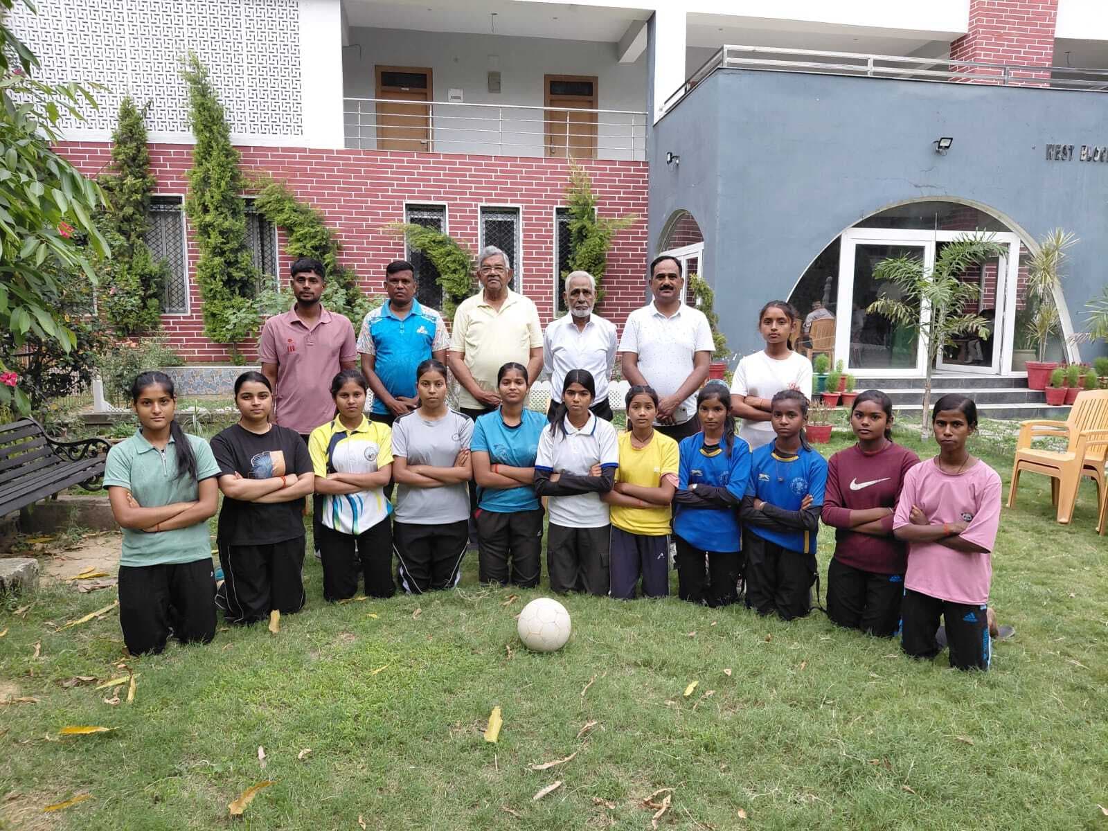 राज्य सीनियर महिला फुटबॉल चैंपियनशिप के लिए टीम रवाना