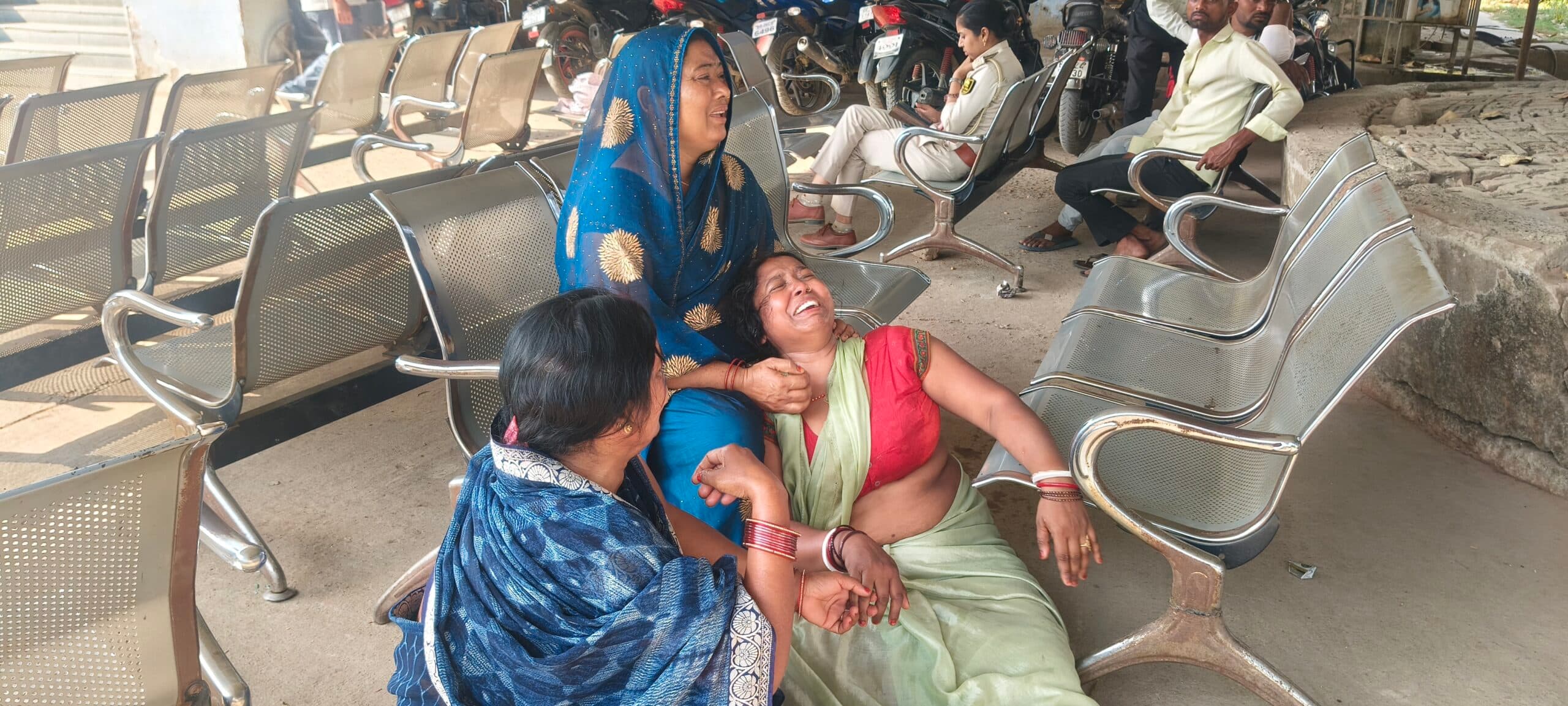 बहन और खुद की शादी का कार्ड बांटकर लौट रहे इकलौते बेटे की सड़क हादसे में मौत