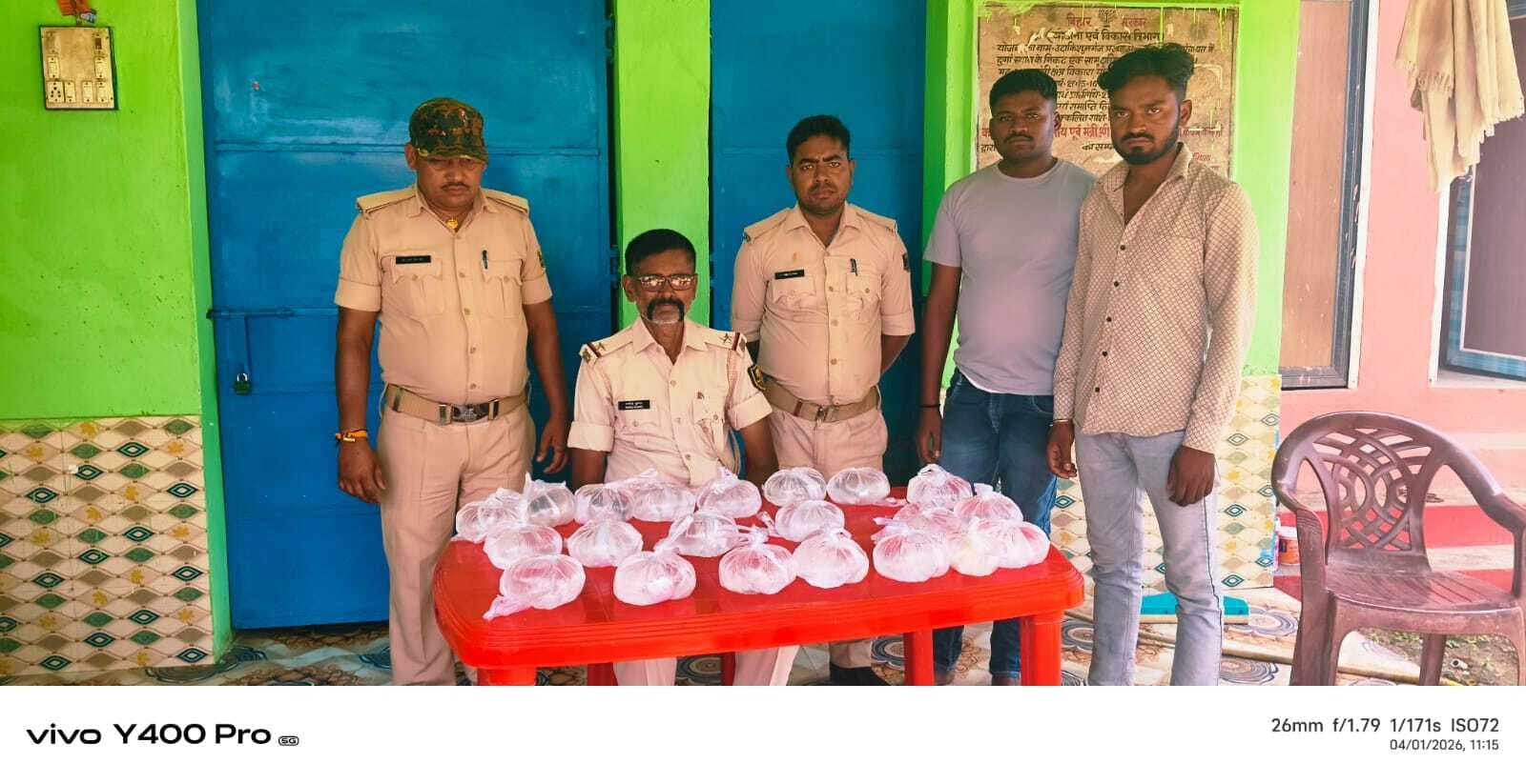 मंजौरा ओपी की कार्रवाई, शराब व बाइक समेत दो धंधेबाज दबोचे