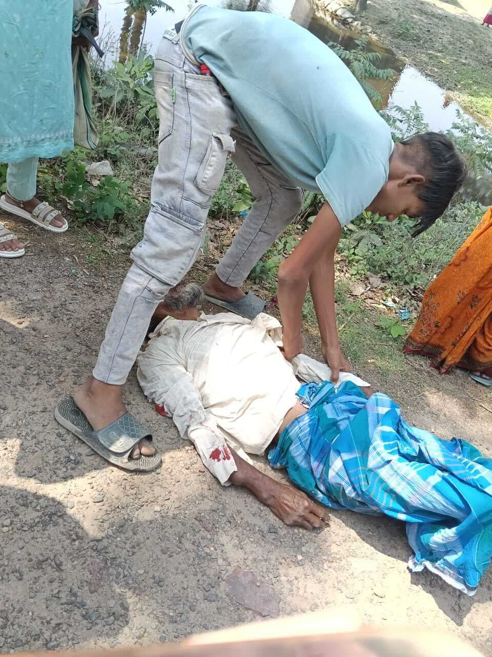 एनएच 31 पर तेज रफ्तार बाइक की टक्कर से वृद्ध गंभीर रूप से घायल, पूर्णिया रेफर