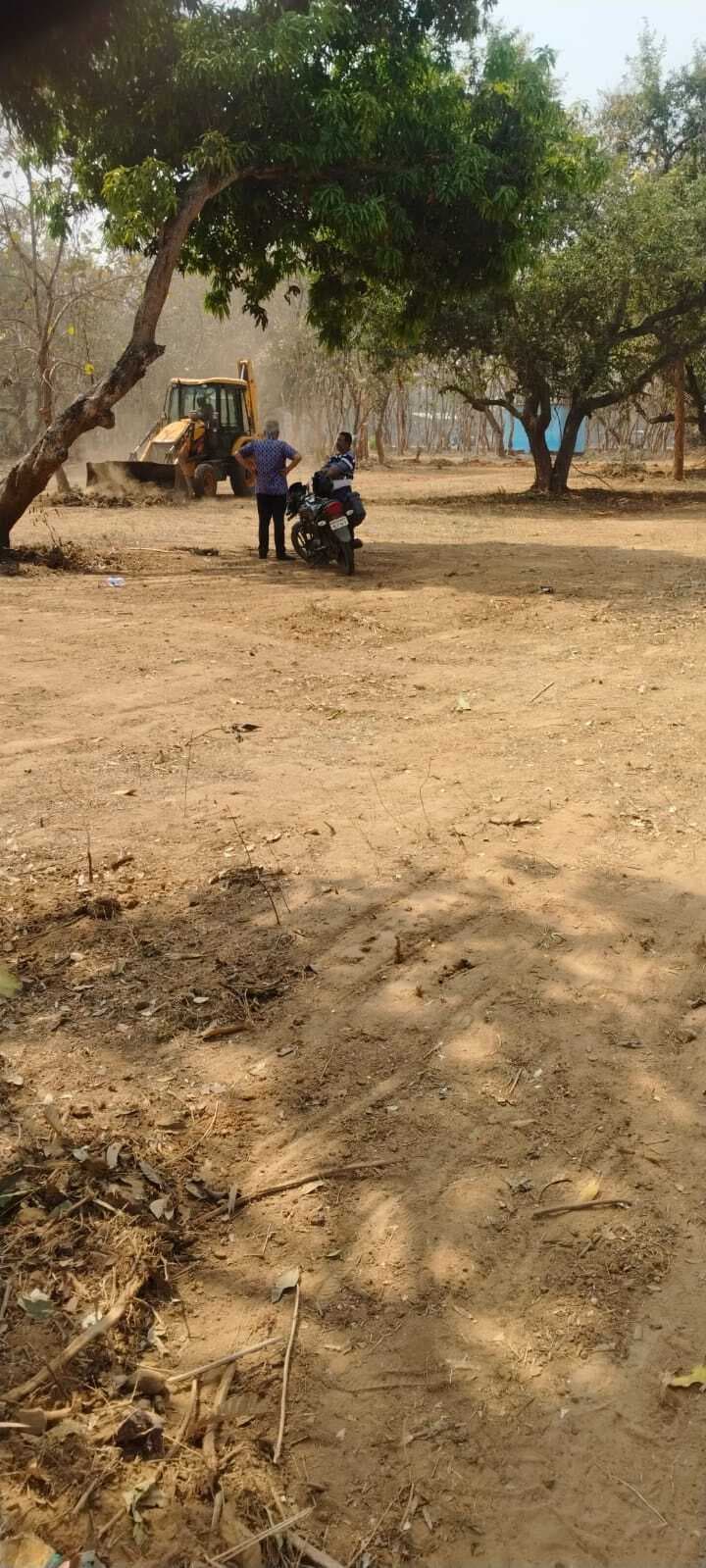 Deoghar news : जियाडा की जमीन पर की जा रही थी ट्रेंच कटिंग, प्रशासन ने काम बंद कराया