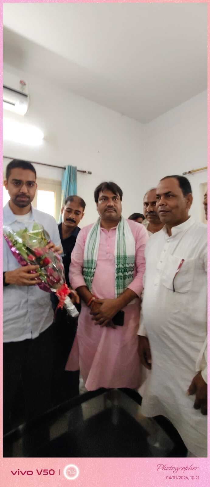 पंचायत भवन निर्माण में विलंब को लेकर पंचायती राज मंत्री से की शिकायत