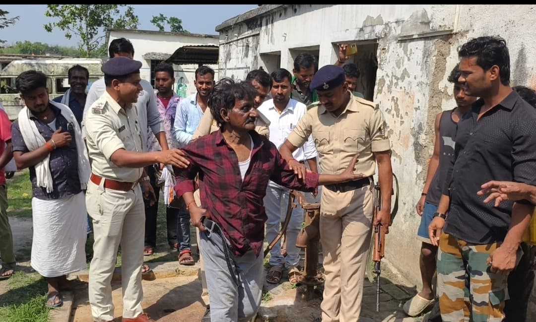 शराब के नशे में धुत्त समेली चिकित्सा प्रभारी का हाइवोल्टेज ड्रामा